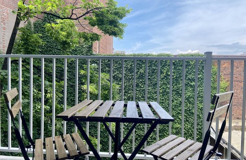 Quartier des Spectacles Apartment | Condo apartment with private terrace in the Quartier des Spectacles