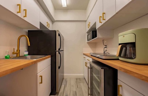 Belleair Beach Apartment | Condo On The Beach - Heated Pool - Self Check-in
