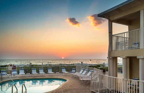 Belleair Beach Apartment | Condo On The Beach - Heated Pool - Self Check-in