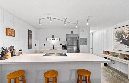 Punaluu Condo | Condo Steps to Beach with A/C