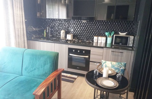 Nairobi Apartment | Condo Studio with WiFi-Rooftop Gym-Pool & Restaurant