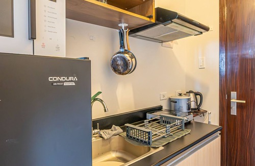 Guadalupe Condo | Condo WIFI up to 100mbps Pool Netflix&Chill