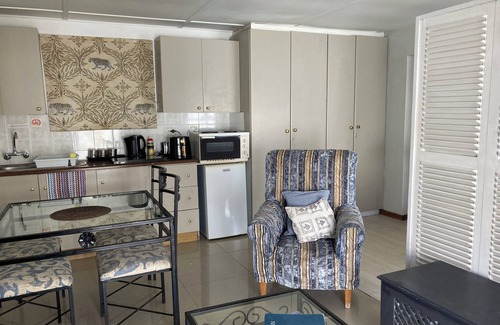 Constantia Cottage | Constantia Lazy River, Pheasants Nest Studio Apartment with Twin Beds