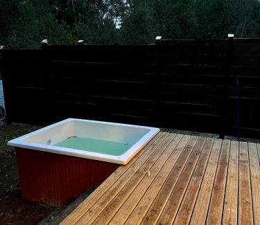 Puerto Varas Resort | Container con tina temperada