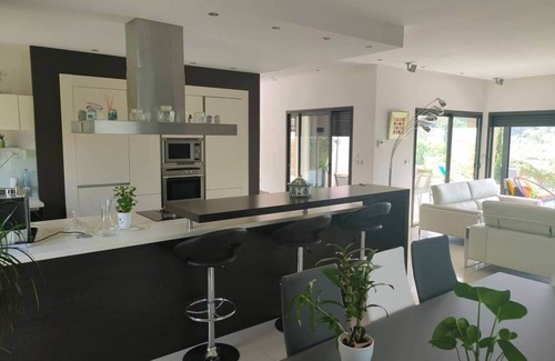 Bedarieux Villa | Contemporary, air-conditioned villa with views of the Orb Valley and Caroux.