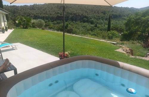 Bedarieux Villa | Contemporary, air-conditioned villa with views of the Orb Valley and Caroux.