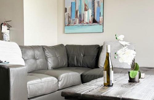 Niagara-on-the-Lake Apartment | Contemporary West Loft in Historic Niagara