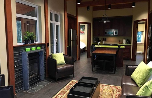 Salt Spring Island Cabin | Contemporary Cottage with Private Forest Backyard. Steps to Sea & Pet-Friendly!