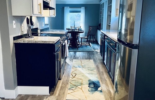 South Kingstown House | Contemporary cottage minutes from the heart of town!
