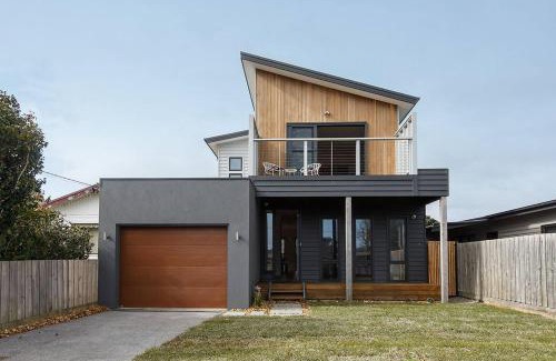 Rosebud Villa | Contemporary Coastal Escape with Sparkling Pool