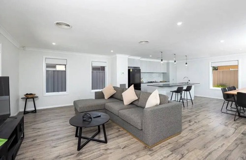 North Wagga Wagga House | Contemporary Living in the CBD
