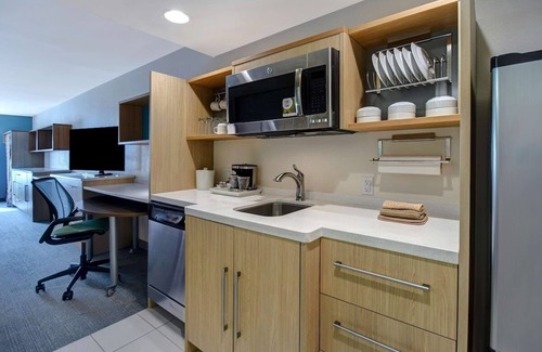 University Hotel | Contemporary Suite w/Full Fridge & Outdoor Spaces