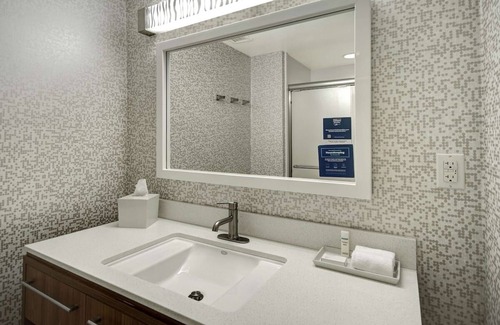 University Hotel | Contemporary Suite w/Full Fridge & Outdoor Spaces