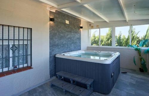 Atarfe Villa | Contemporary Villa in Atarfe with Private Pool and Mountain View