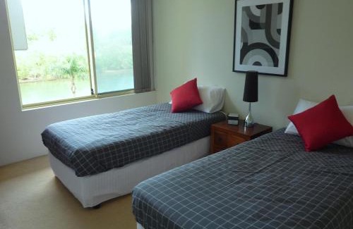 Main Beach Apartment | Contessa Holiday Apartments