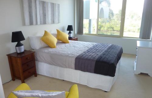 Main Beach Apartment | Contessa Holiday Apartments
