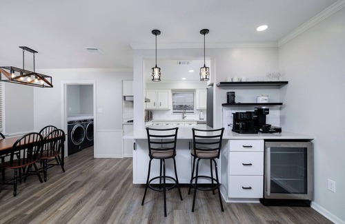 Spring House | Convenient Location Airport 15 Min Woodlands 5 Min