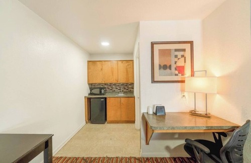 Killeen Hotel | Convenient Location Near Dining, Shopping & Entertainment for Your Killeen Stay