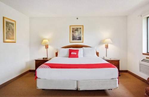 Portage Hotel | Convenient Stop Along I-94 Near Chicago, Indiana Dunes Trails & Dining Spot