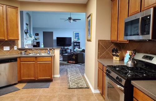 Spring House | Convenient to The Woodlands, Night-life and Concerts!