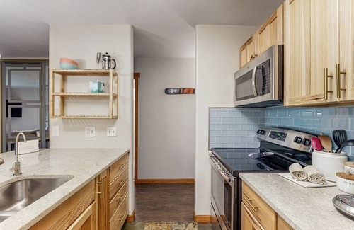 Eagle-Vail Condo | Conveniently located condo with full kitchen, fast wifi & next to golf course