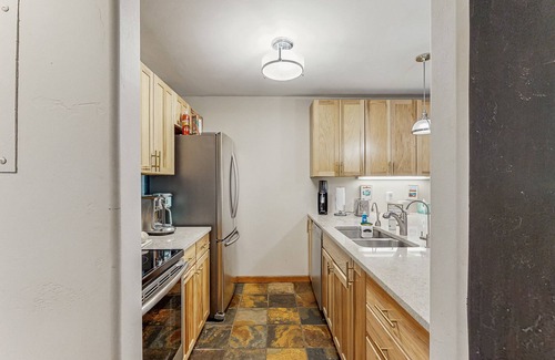 Eagle-Vail Condo | Conveniently located condo with full kitchen, fast wifi & next to golf course