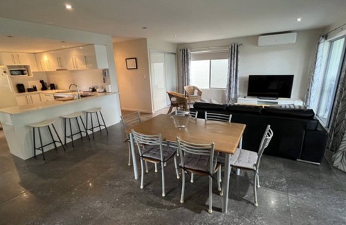 Dicky Beach Apartment | Coochin near at Dicky Beach