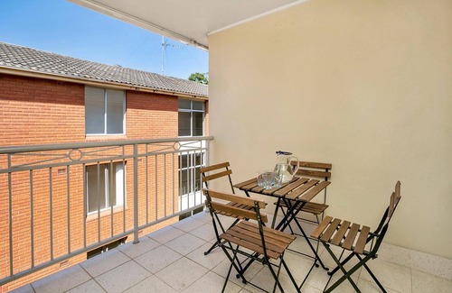 Coogee Apartment | Coogee- COOGY Abbott Street - Cozy Furnished Apartment Steps from Coogee Beach Pavilion