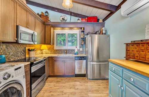 North Shore House | Cool Breeze Cottage - Firepit/Easy access to dock/Water Toys