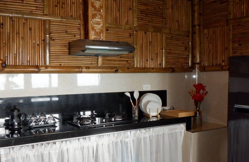 Valencia Cabin | Cool Breezes and Stunning Views - The Bamboo Cabin