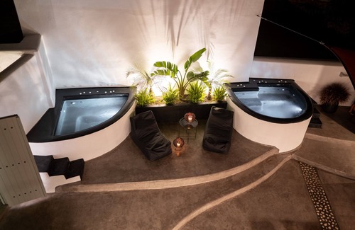 Megalochori Villa | Cooper's Cave House With Heatad Jacuzzi