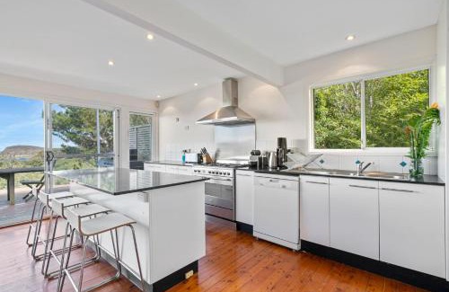 Copacabana House | Copa Sunset Surprise - Modern and Stylish Simplicity