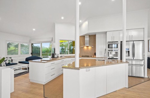Copacabana House | Copacabana Beachside Retreat with Views