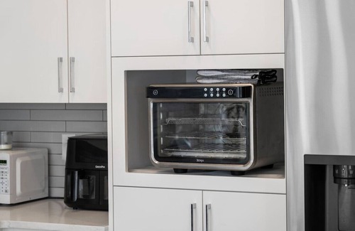 Southeast Calgary Apartment | Copperfield Oasis | Luxe | Walkout to Park/Wetland