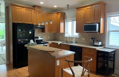 Coquitlam House | Coquitlam Centre Mall 2 Bed 1 Bath in a Shared House