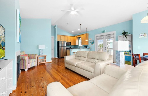 Bel Air House | Coral Cottage | Walk to Beach | Pool | Sleeps 10