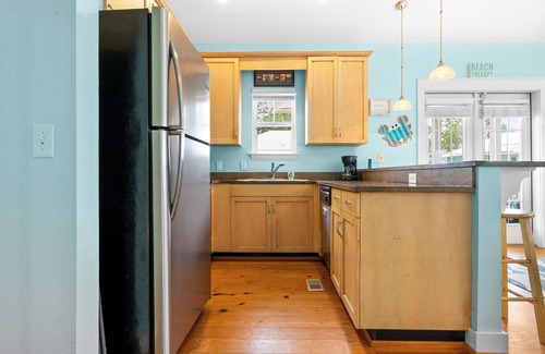 Bel Air House | Coral Cottage | Walk to Beach | Pool | Sleeps 10