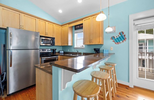 Bel Air House | Coral Cottage | Walk to Beach | Pool | Sleeps 10