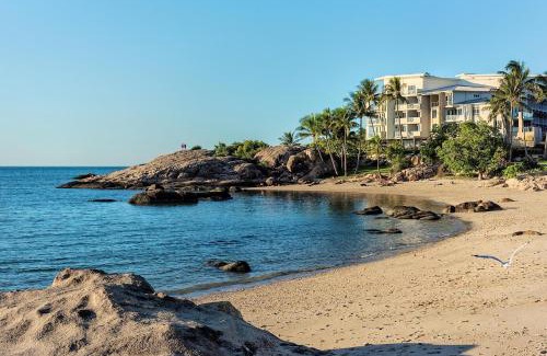 Bowen Apartment | Coral Cove Apartments - Absolute Beachfront Resort Bowen