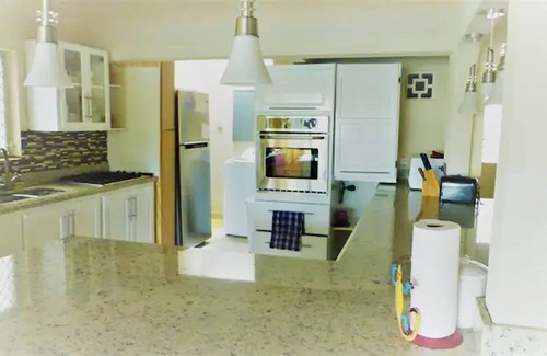 Apple Hall Apartment | Coral Villa, Pool, Ocean Views, Beach & Sea