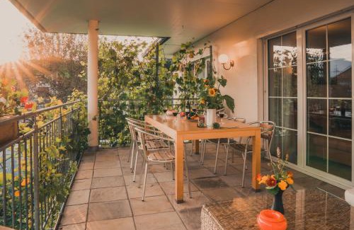 Koblach Apartment | Coraline -Koblach, 6-10 P, 3 Schlafzimmer, Küche, riesige Terrasse, Parkplatz, WiFi, Stellplatz Ski