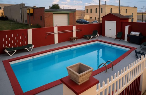 Hutchinson Hotel | Coratel Inn & Suites by Jasper Hutchinson - 1 King Suite with Sofa NS