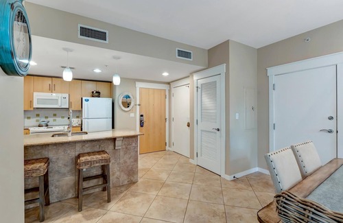 Baytowne Wharf Condo | Corner 2BR Lock-Off w/Walk-Out Patio – Steps to Pool & Wharf