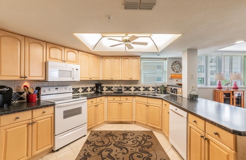 Madeira Beach Condo | Corner Unit Directly Overlooking the Beautiful Gulf of Mexico