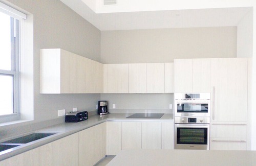 Hollywood South Central Beach Condo | Corner unit|Spacious Balcony|Sunset Views