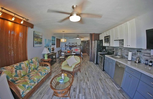 Red Hook Condo | Corner unit with unobstructed views of Sapphire Beach which is steps away.