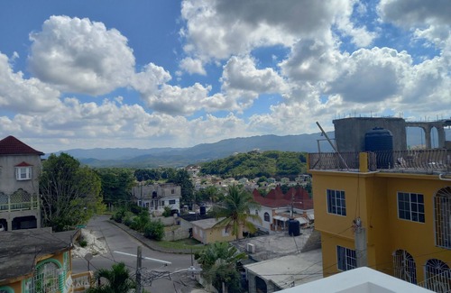 Montego Bay Apartment | Cornwall Courts Guesthouse Ja
