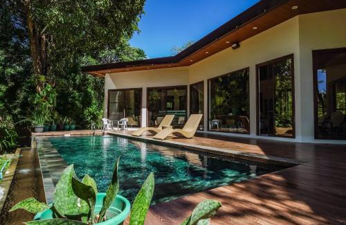 Coron House | CORON RIVERSIDE Guesthouse