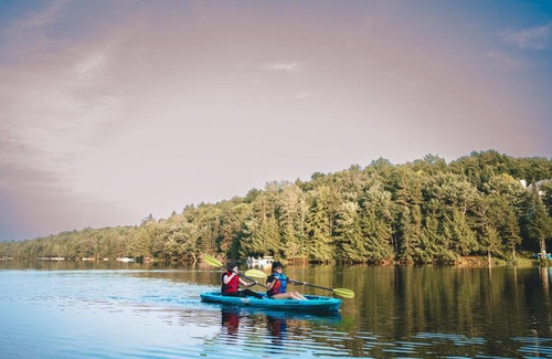 Fiddler Lake Resort Ski Chalet | Corpo friendly, huge log chalet
