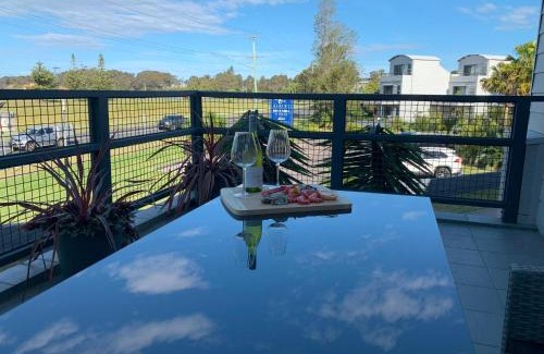 Batehaven Apartment | Corrigans Beach View Apartment 211